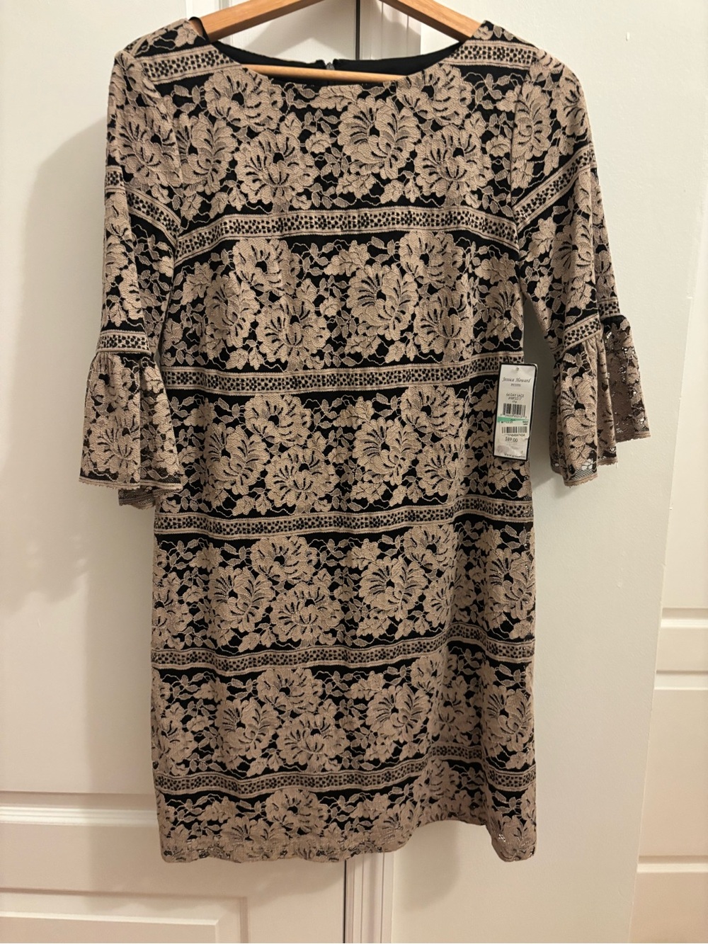 Jessica Howard Black and Beige Floral Lace Shift Dress
